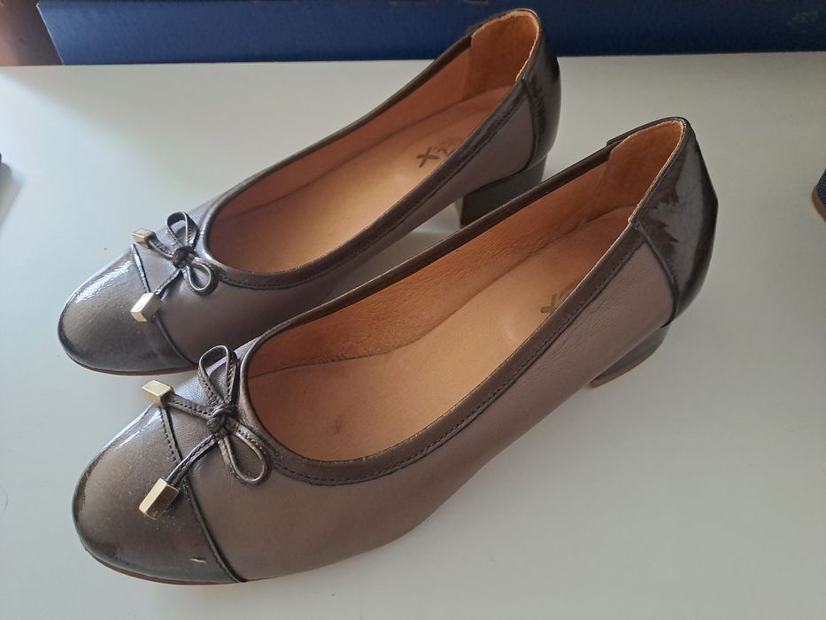 Sapatos rasos em pele (comprados na sapataria Max)