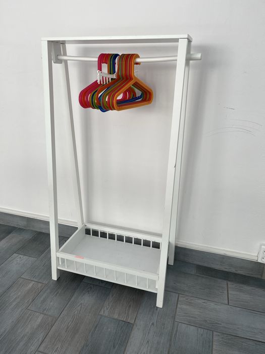 Wieszak dziecięcy Jabadabado z półkami 65x35x116 cm
