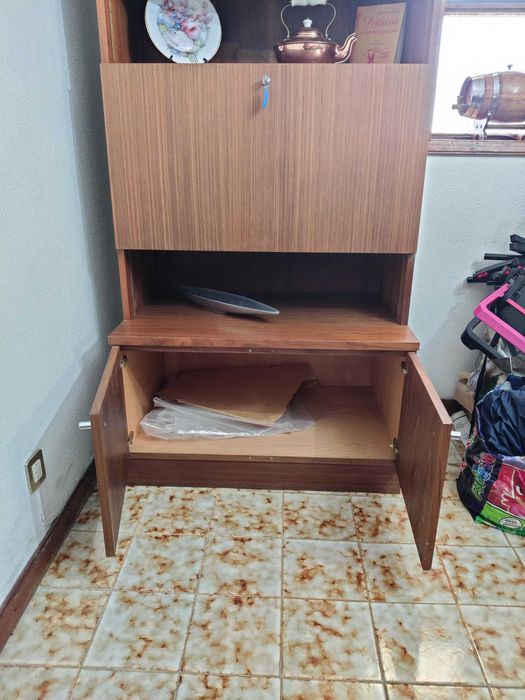 Móvel / Armário / Estante em madeira