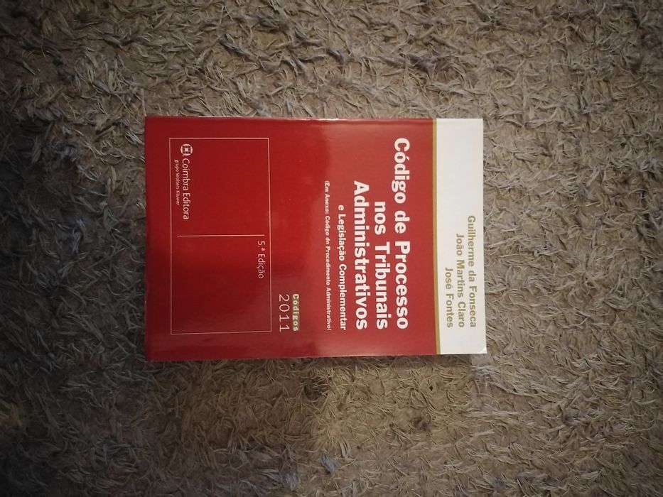 Livros de direito e economia