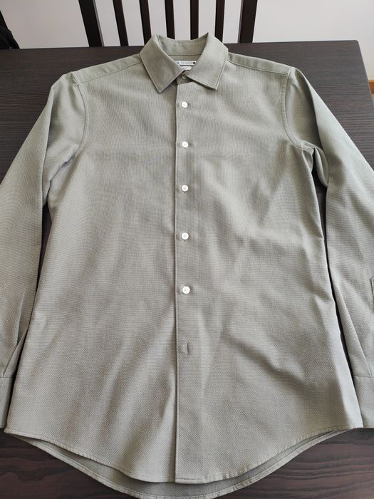 Zara Camisa Slim Fit verde.