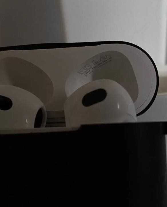 Навушники airpods 3 Повний 1в1 Динамік і мікрофон працють на відмінно!