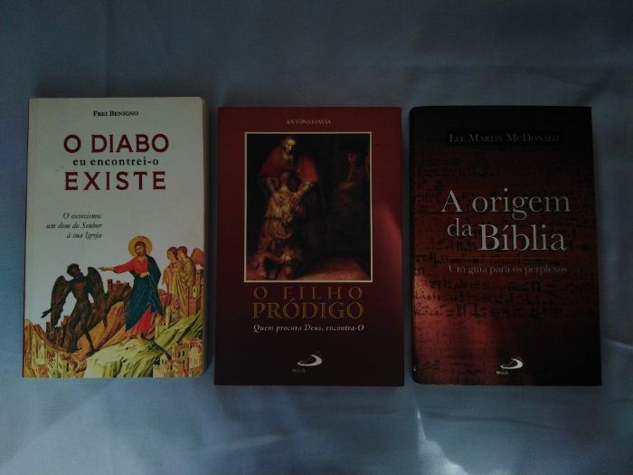 Livros religiosos Três título diferentes.