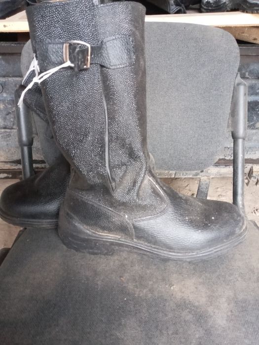 Взуття чоботи нове.
2.1А МАХ / USB-A Ouput