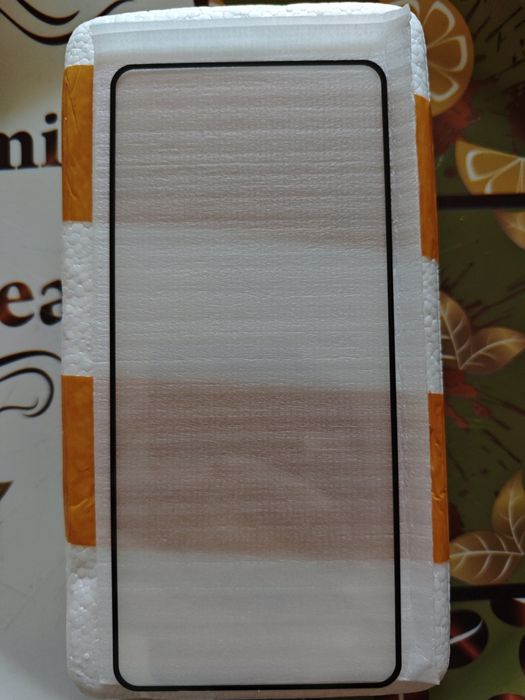 Продам стекло на екран і плівку на камеру на poco f6 pro