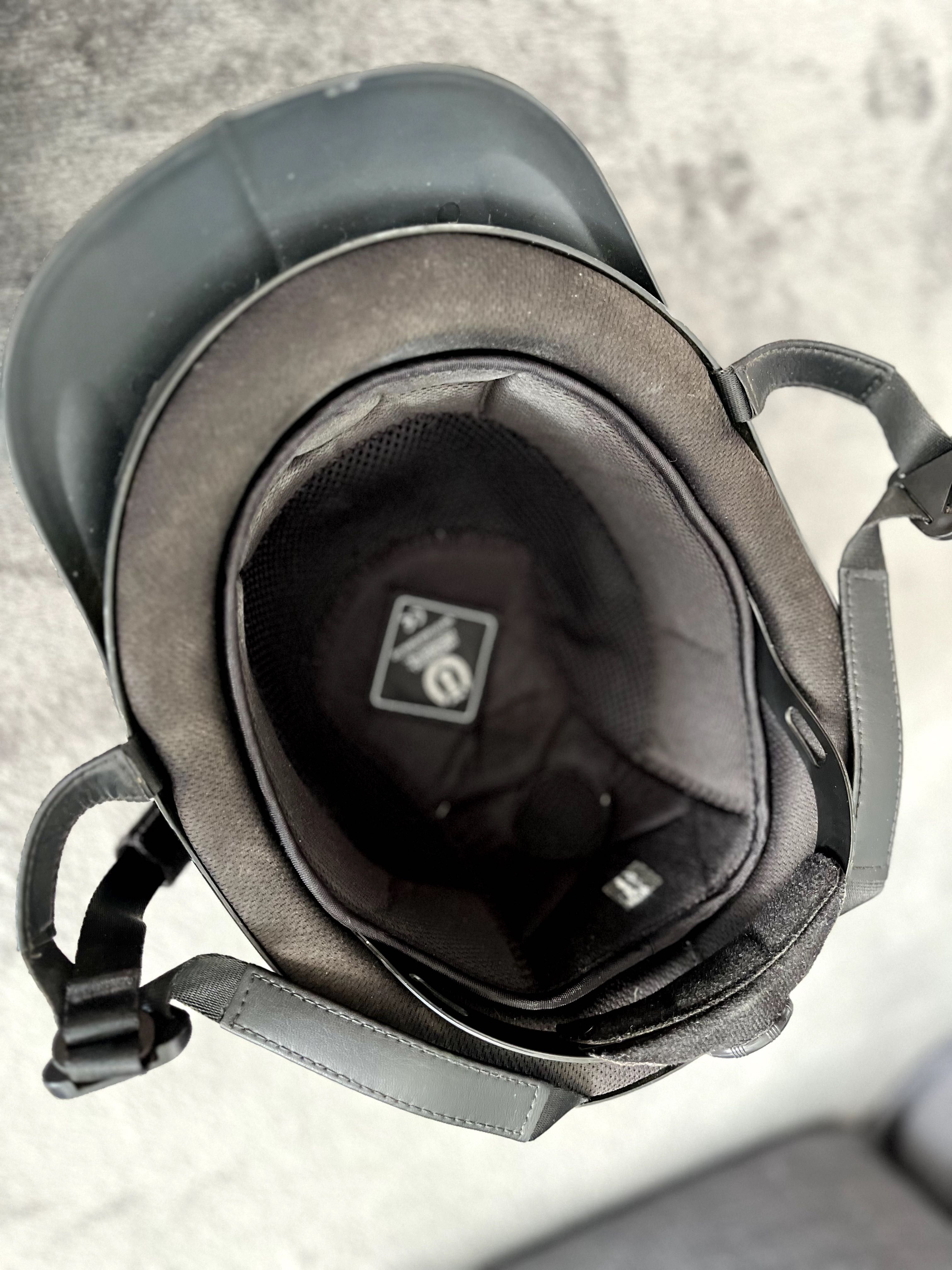 Kask jeździecki-toczek