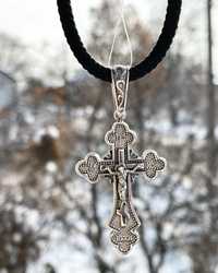 Серебряный крест, шелковый шнур с вставками из серебра