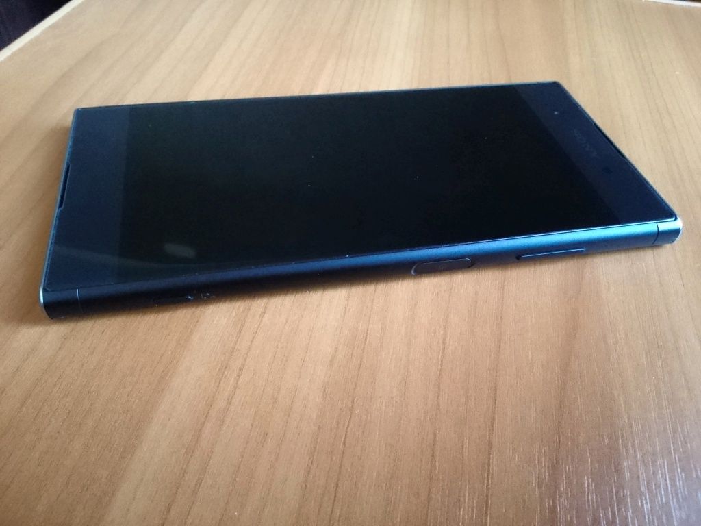 телефон Sony Xperia XA1 Plus