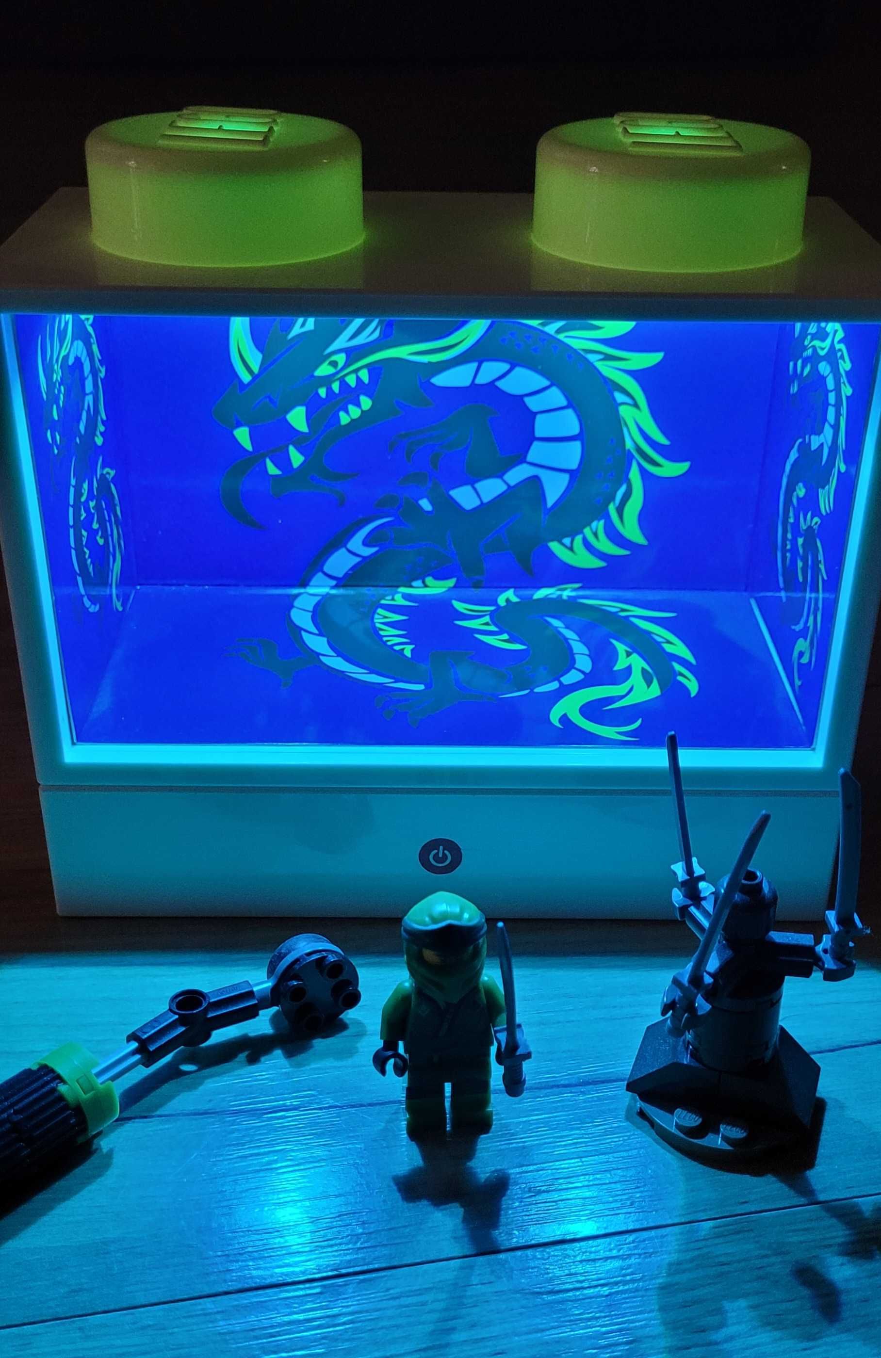 UNIKAT! LEGO NI29 Ninjago Podświetlana gablotka z minifigurką Lloyd