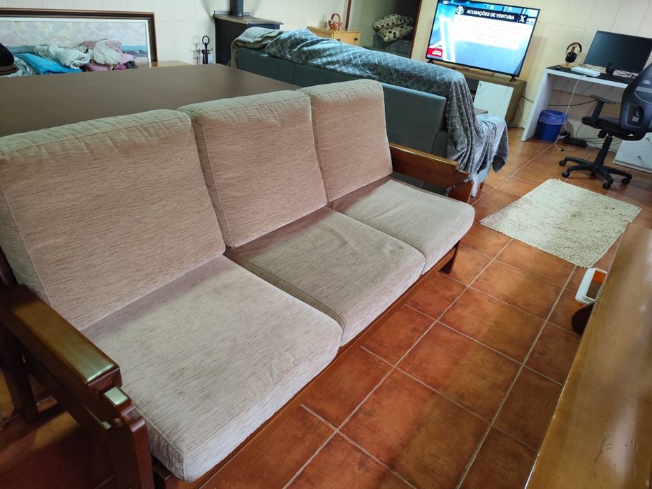 Sofá-cama em madeira