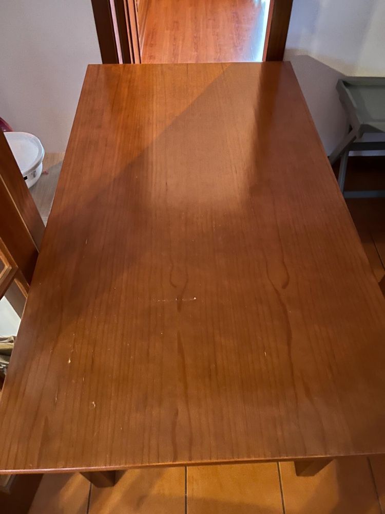 Mesa de jantar e 4 cadeiras