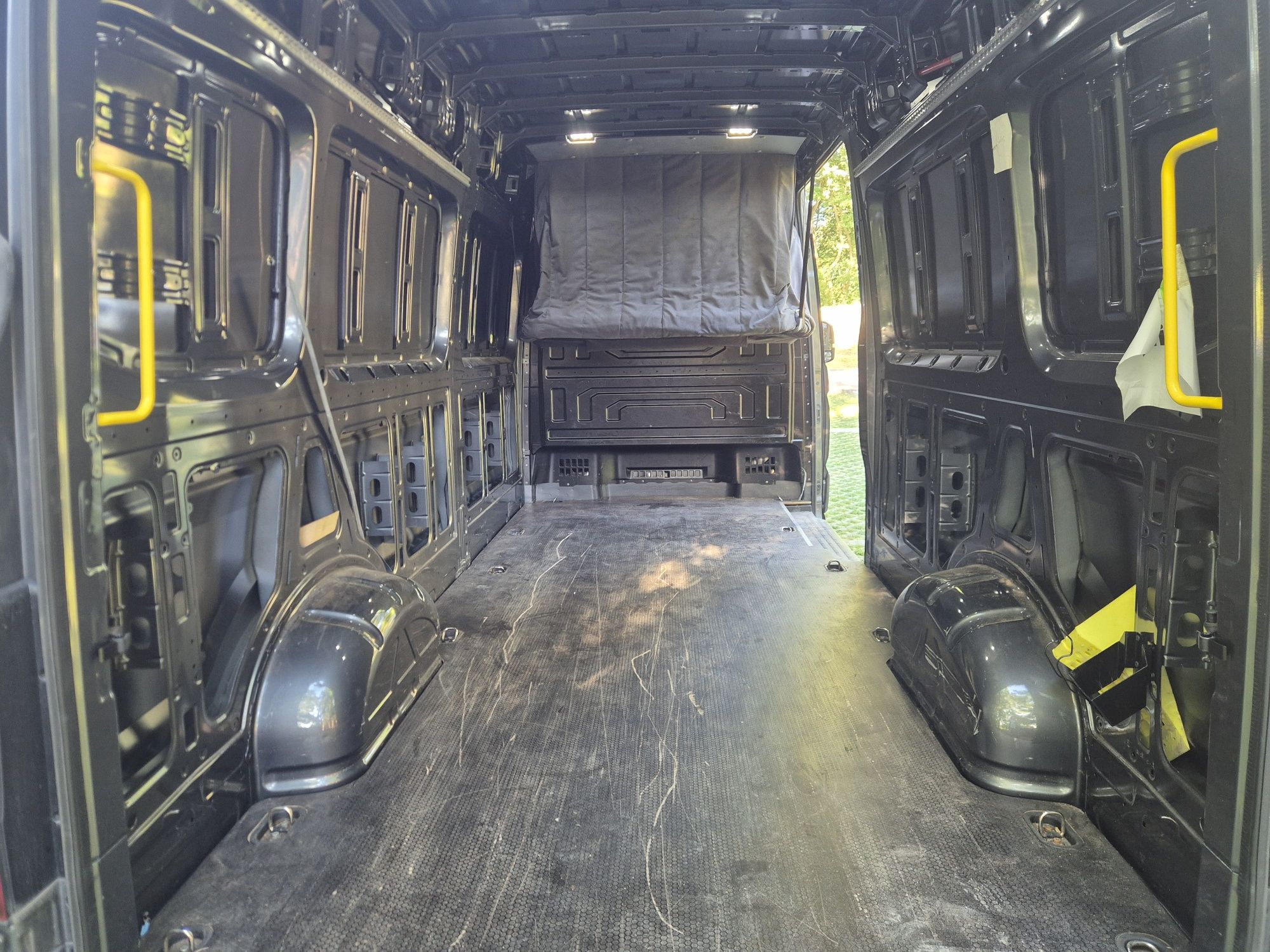 Volkswagen Crafter 2.0 salon PL 1wł2023r. Webasto Łóżko Camera man tge