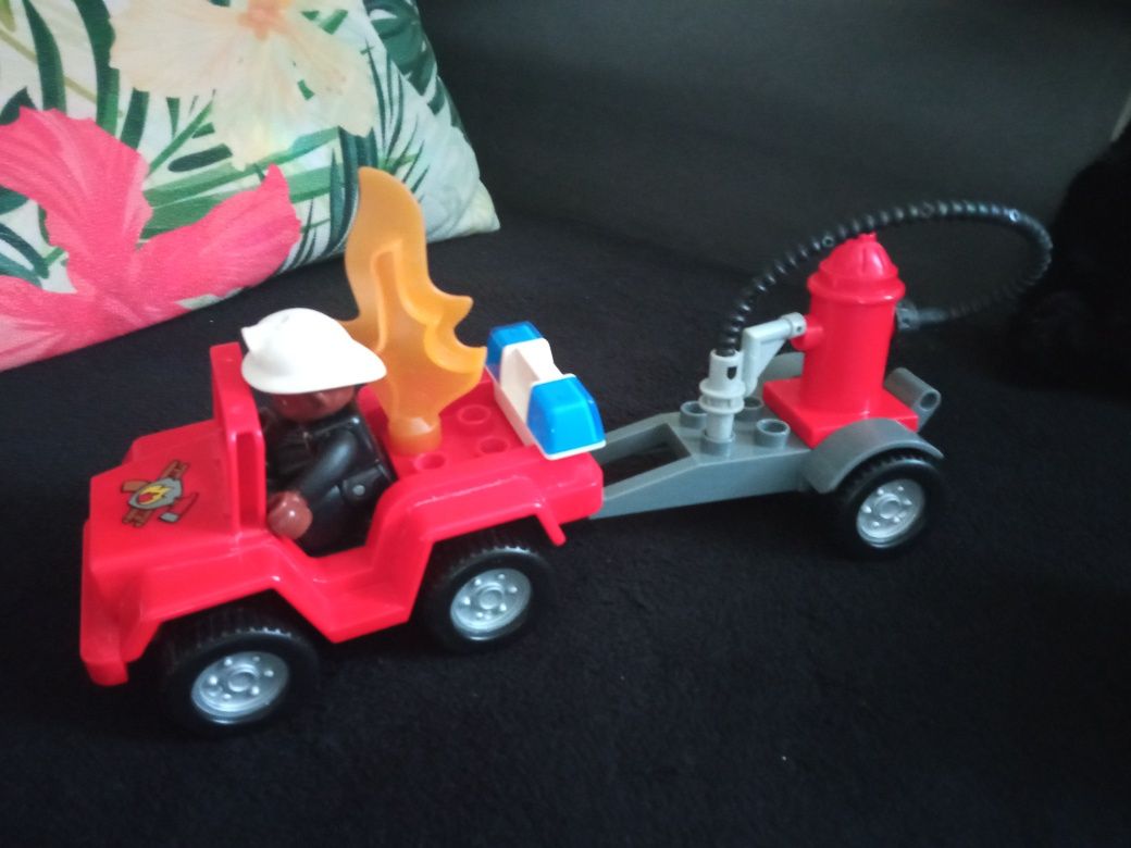 Lego Duplo dwa auta straż pożarna, przyczepka