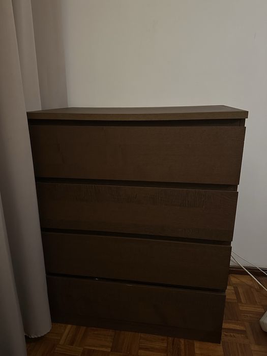 Vendo comoda castanha 4 gavetas malm
