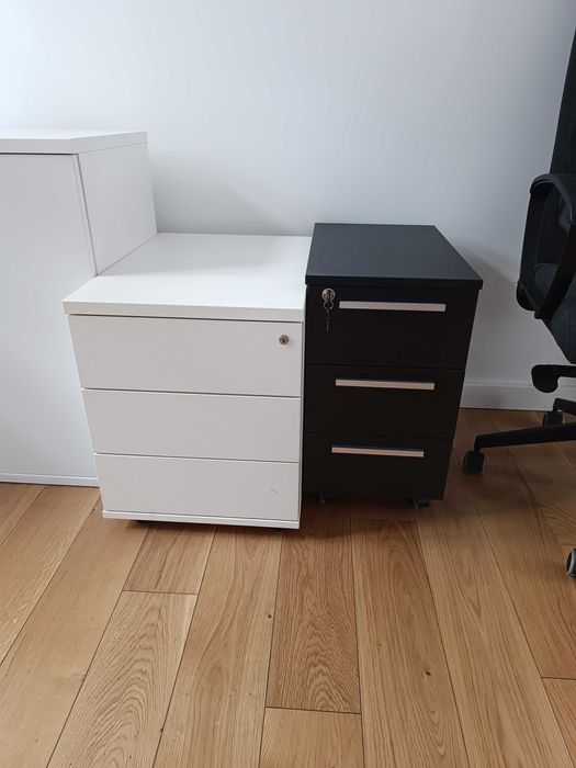 Kontenerek biały z szufladami