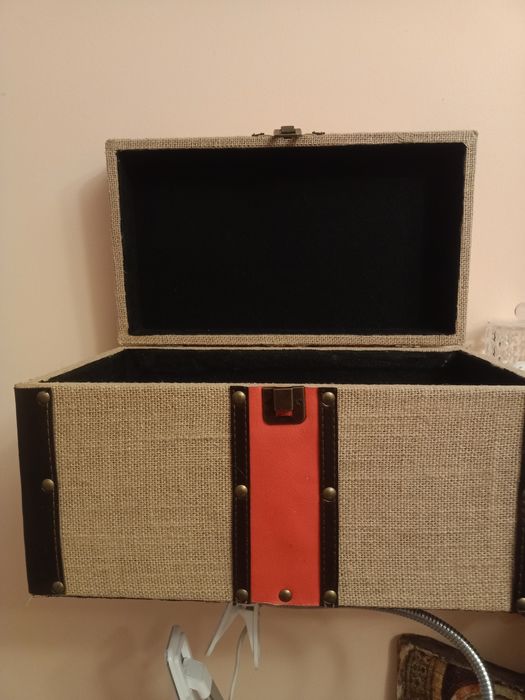 Duży kuferek na różności