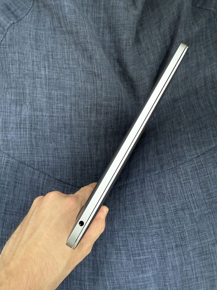 Macbook pro 13 2019 i5 1.4-3.2/ 8GB / 128gb/ 93% АКБ / Touch Bar