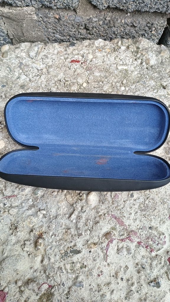 Sprzedam etui na okulary - 10 zł