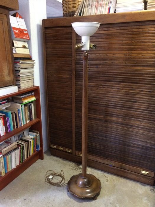 Candeeiro vertical antigo em madeira