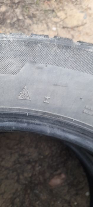 Sprzedam dwie opony