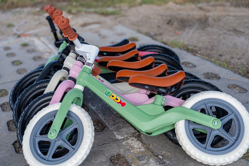 Rowerek Biegowy BOOM dla dzieci 2-5 lat Lekki Ergonomiczny RÓŻOWY