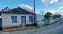 Moradia T1 +2 no Canal, Abrã, Santarém.