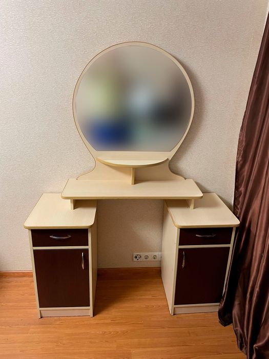 Продам трюмо в хорошем состоянии