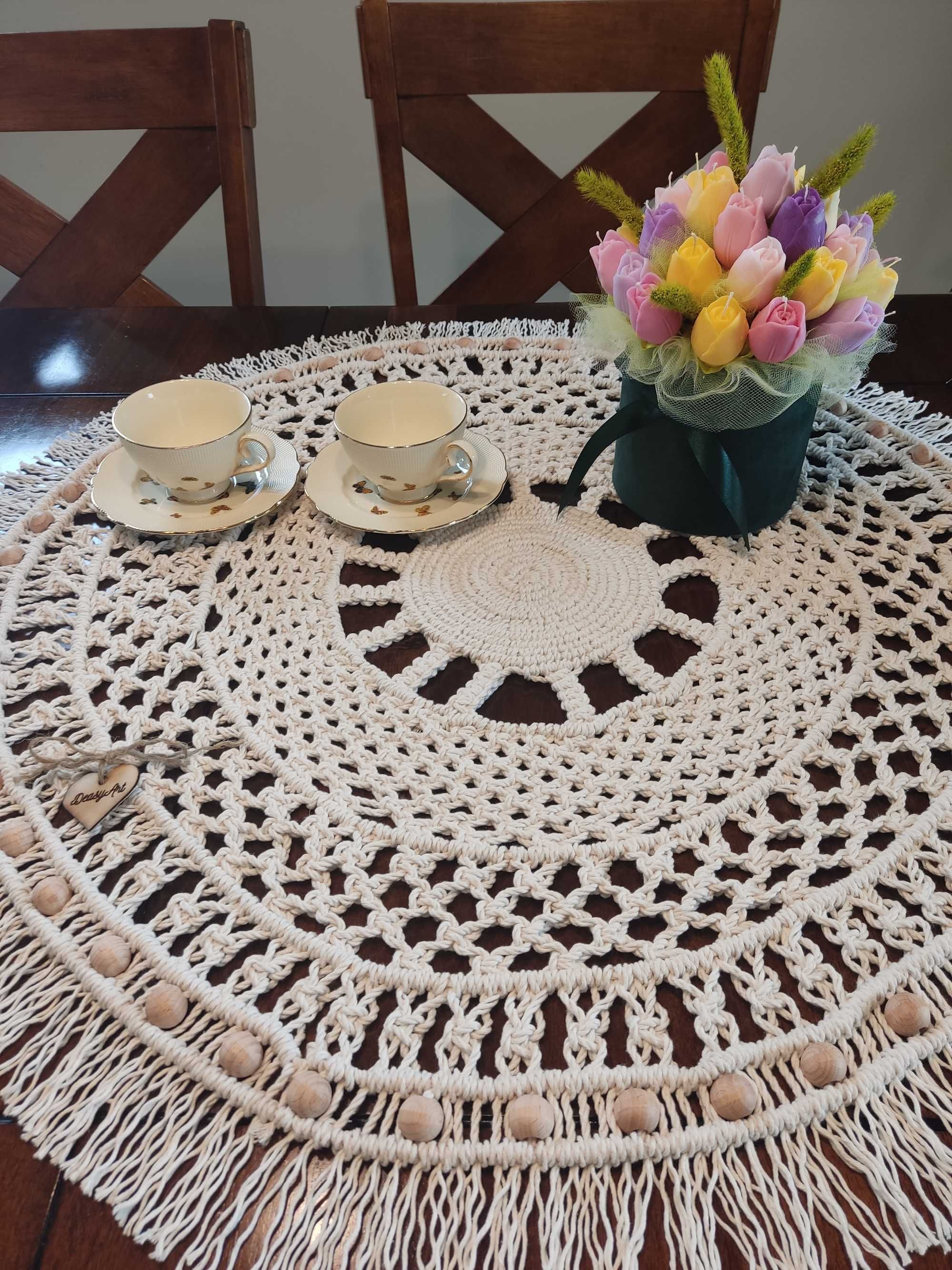 Duży okrągły makramowy bieżnik w stylu Boho