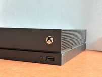 Xbox One X na części