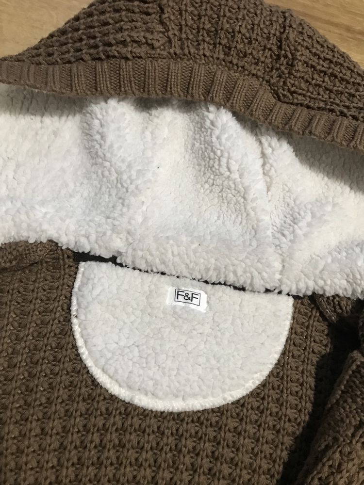 Grubszy sweter F&F z owieczka 92/98 zapinany