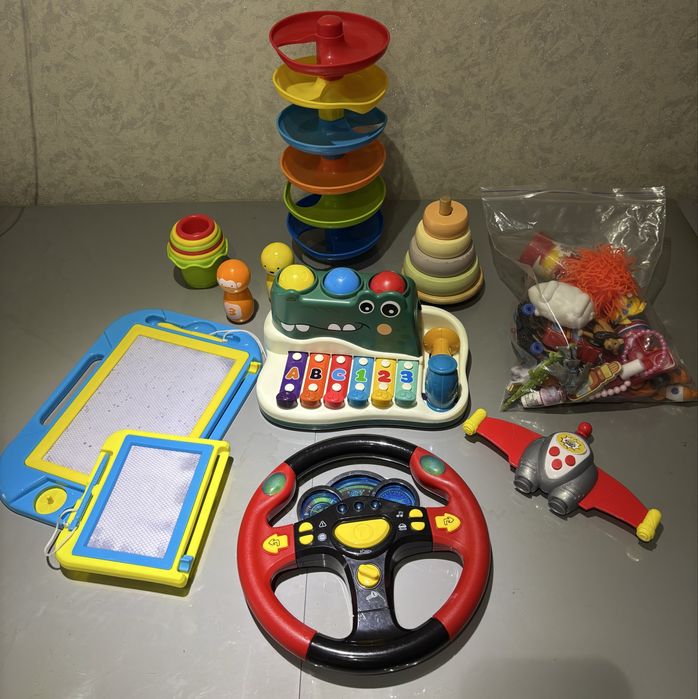 Лот розвиваючих іграшок