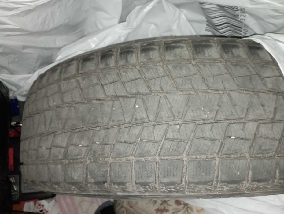 Шины Bridgestone, Blizzak DM-V1, 235/60/R18, зимние БУ