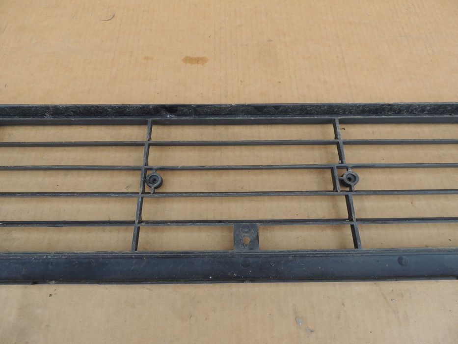 Atrapa chłodnicy okular grill Suzuki Samurai Samuraj 84,85,86-90 SJ413