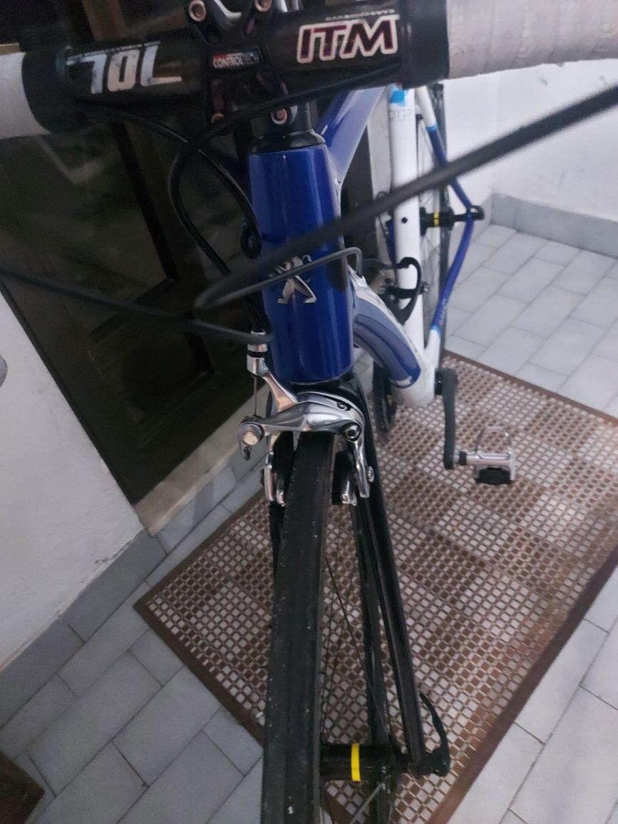 Bicicleta em carbono Peugeot. Com quadro novo. Grupo dura ace shimano