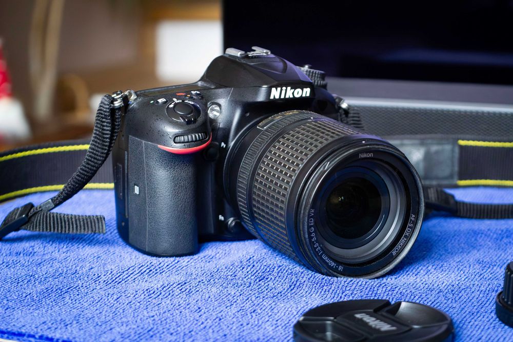 Nikon D7200 + Nikon 18-140. Хорошее состояние. Пробег 35к