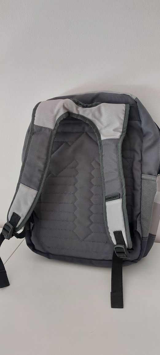 Mochila escolar Minecraft cinza