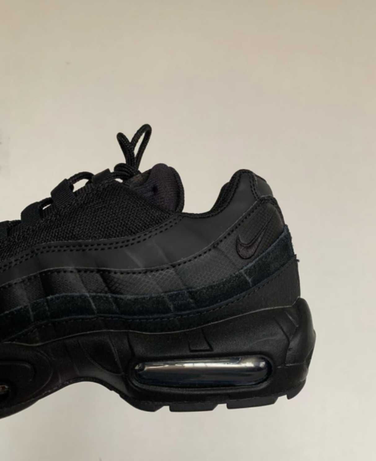 Nike Air Max 95 EssentialTriple Black R.43