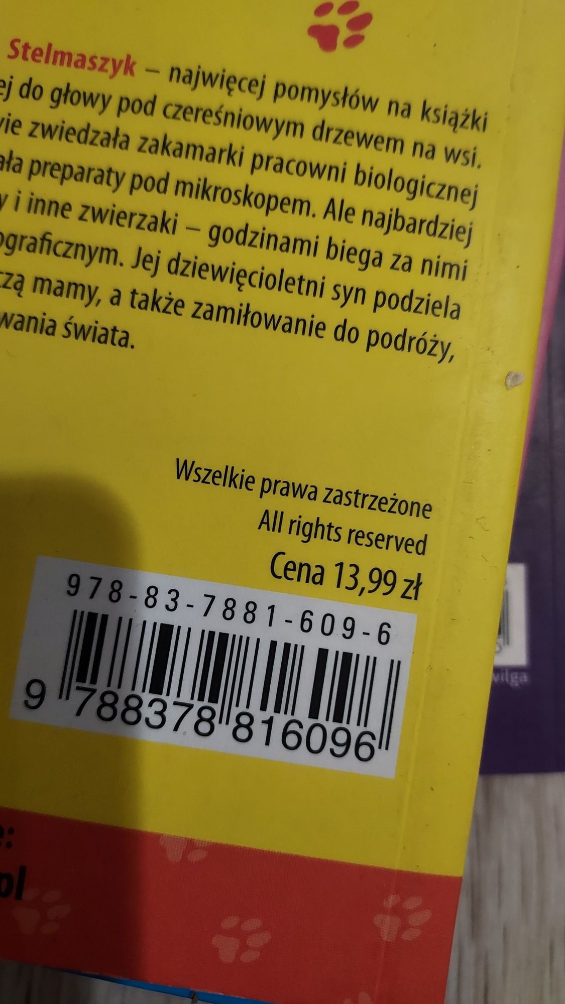 Książki kto mnie przytuli 
- lara uważna tropicielka