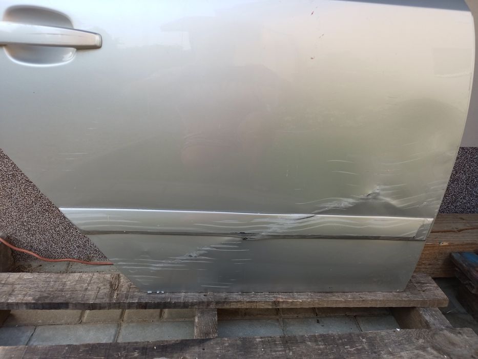 Opel Astra H drzwi prawe