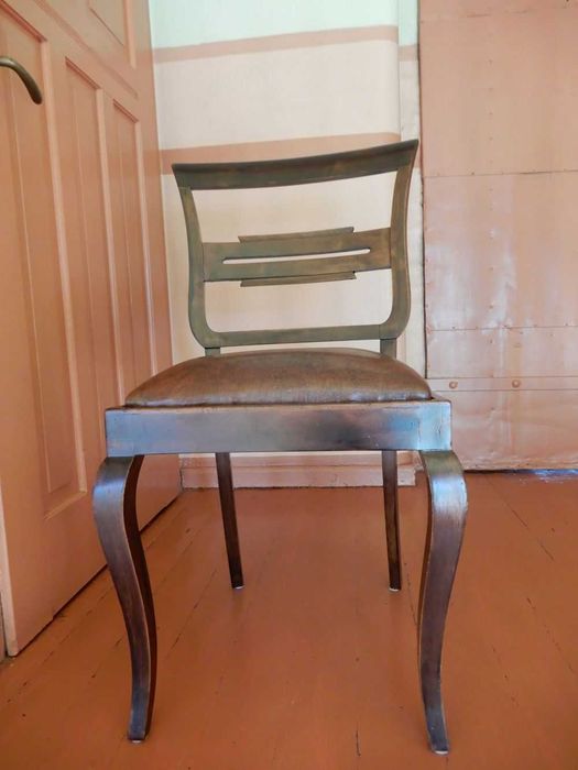 Stare krzesła stylowe