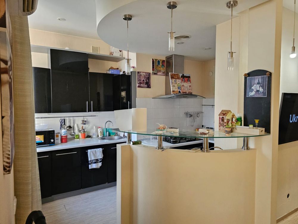 Продам 2х комн квартира Центр(ул. Гоголя 2), сталинка с ремонтом.