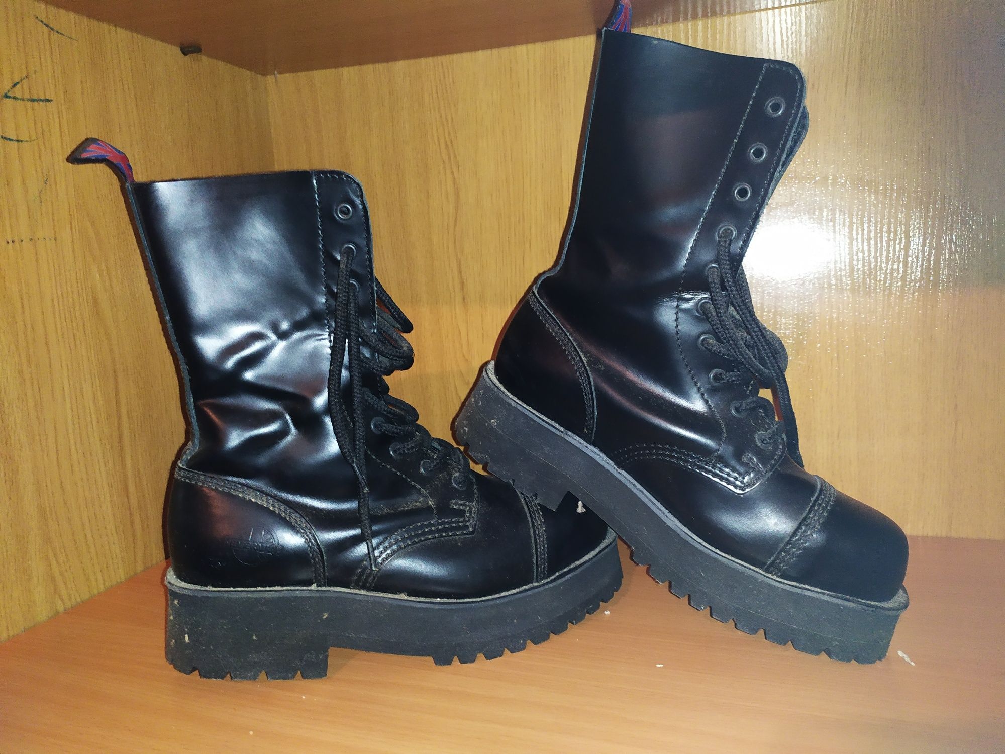 Botas pretas com biqueira de aço NEVERMIND