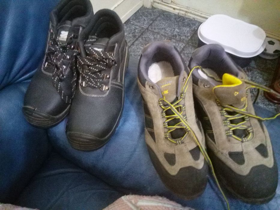 Botas de trabalho c/ biqueira de aço cada par 10€