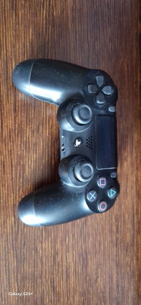 PS4 Slim 1TB + 2 gry