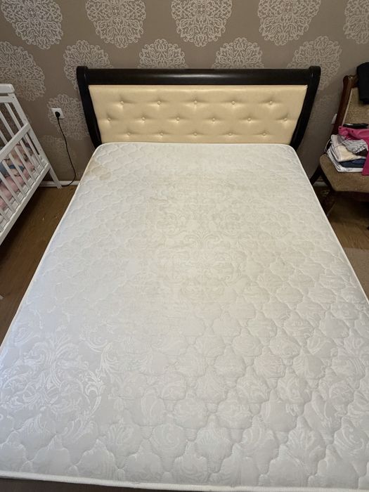 Продам ліжко з матрацом