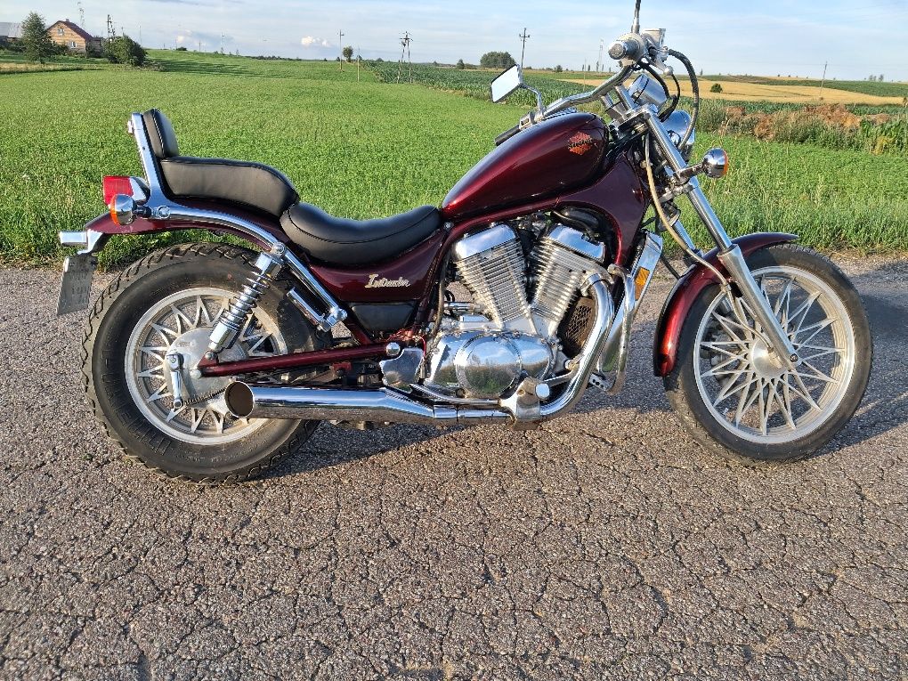 Suzuki Intruder vs700