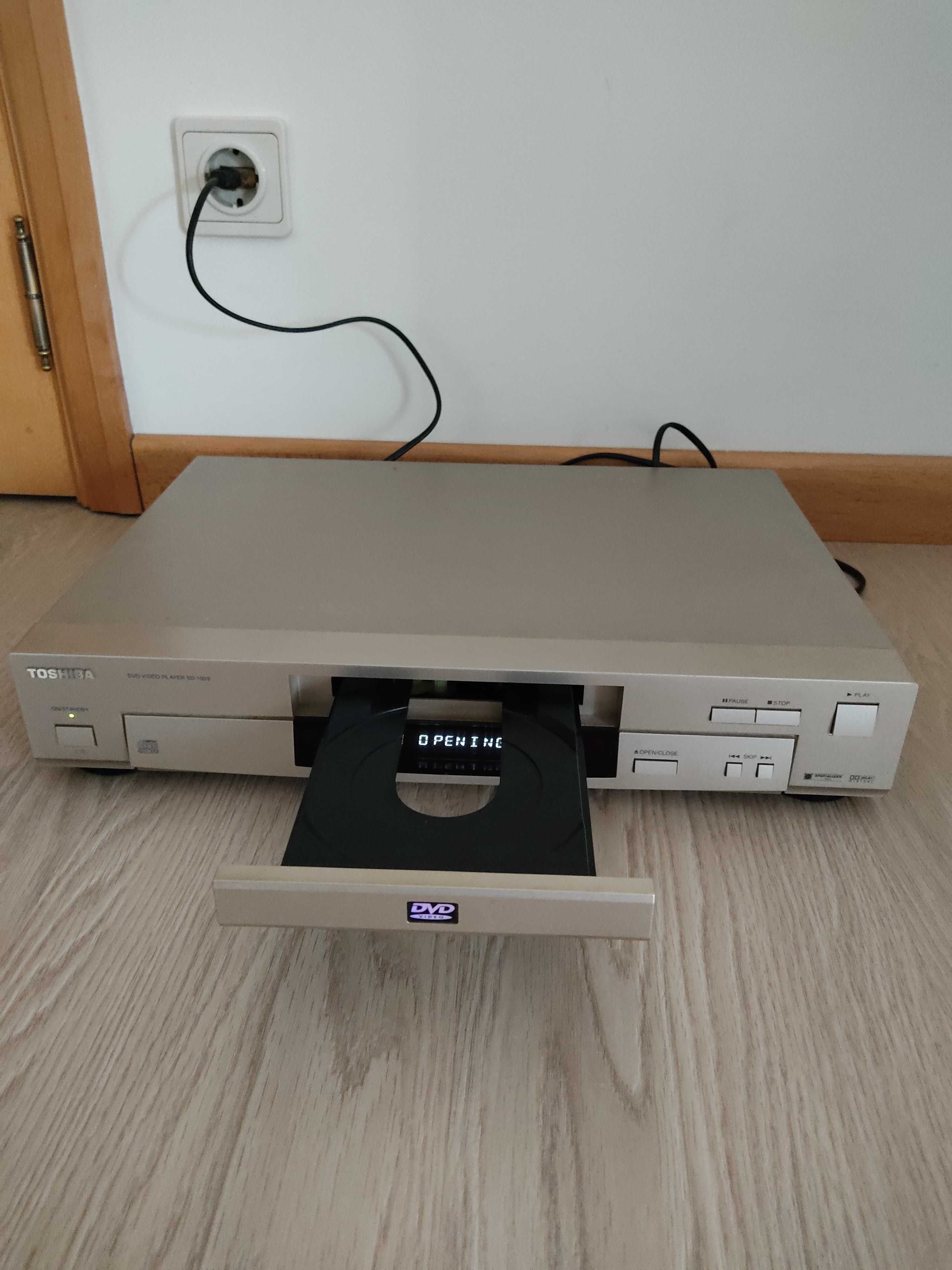 Leitor de DVDs Toshiba (para arranjo ou peças)