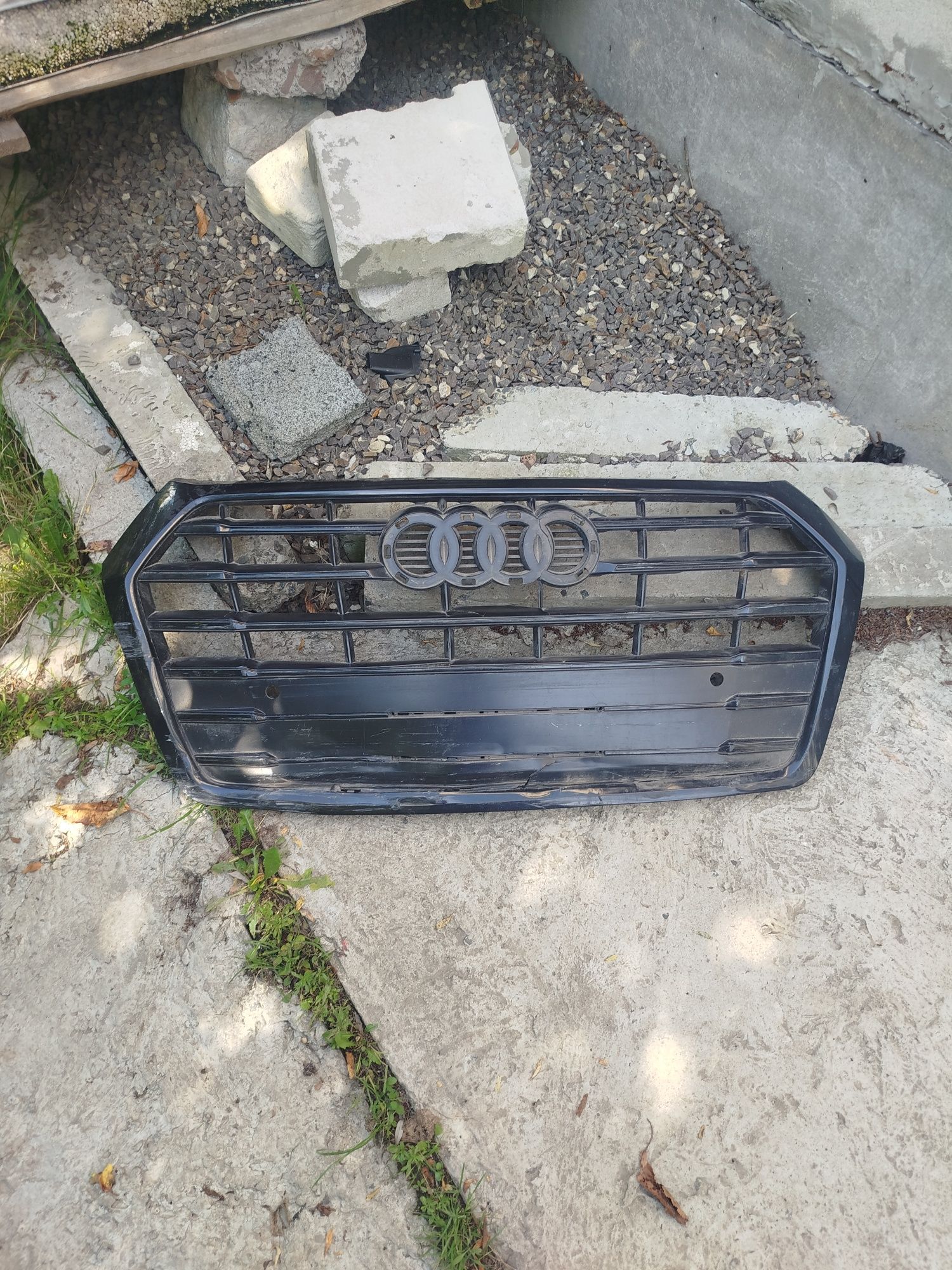 Решітки Audi Q5 80a під ремонт