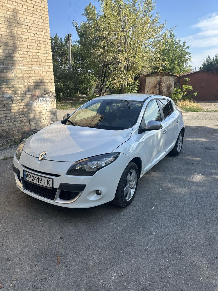 Меган 3   1.6 бензин автомат
