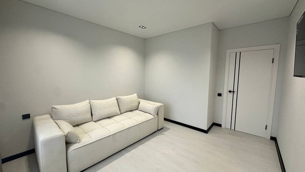 Продаж 2 км квартири поруч з озером